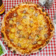 Patate E Salsiccia Pizza